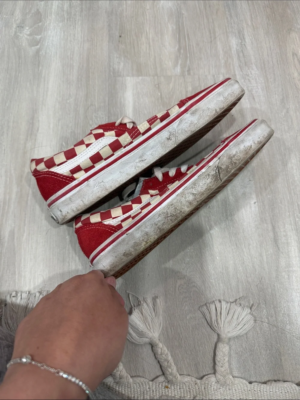 Pre-loved Men’s/Women’s Red Checkerboard Skate Shoes with White Accents